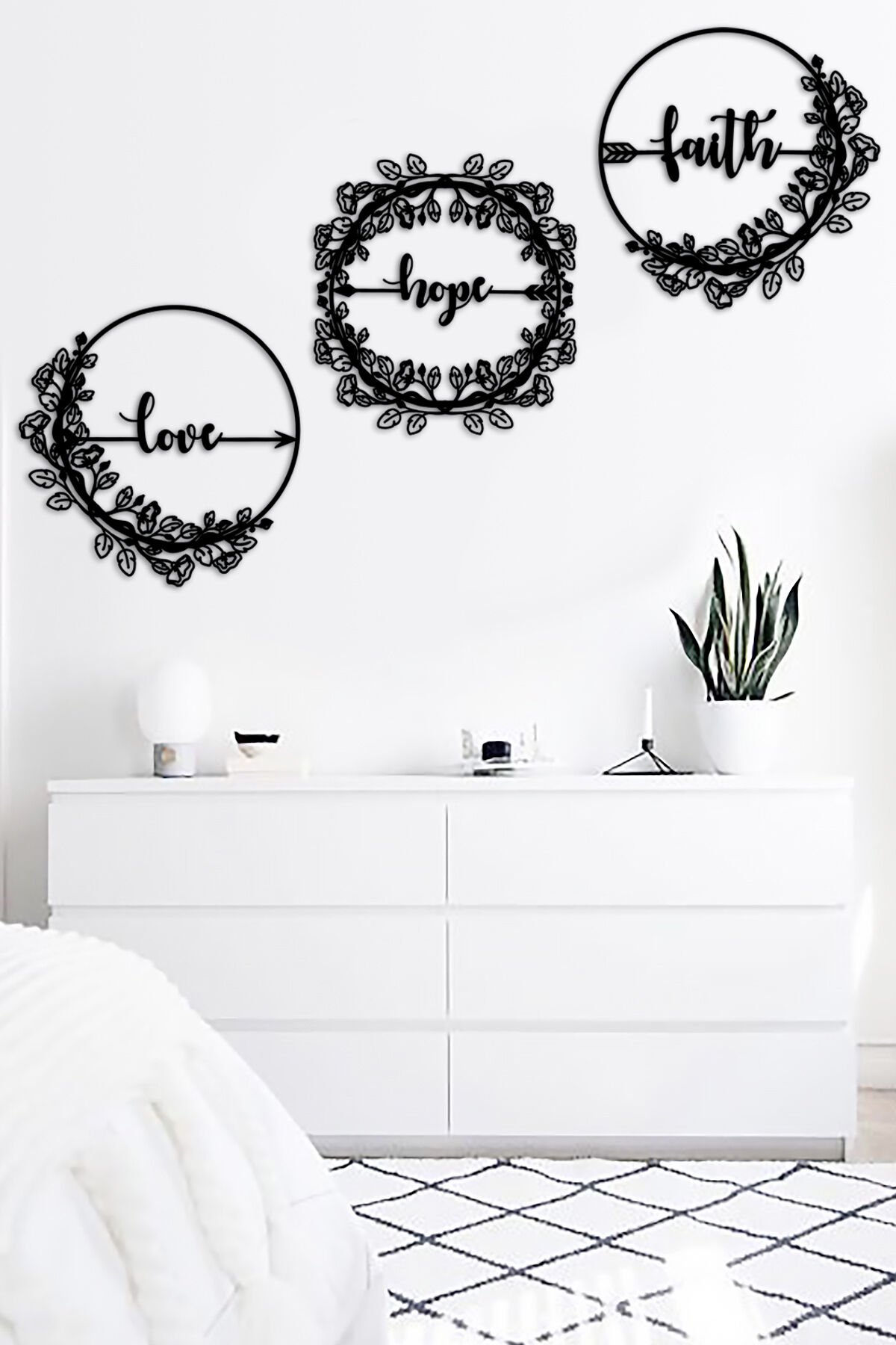 Siyah Ahşap Çiçekli Love Hope Faith Duvar Dekoru Tablo