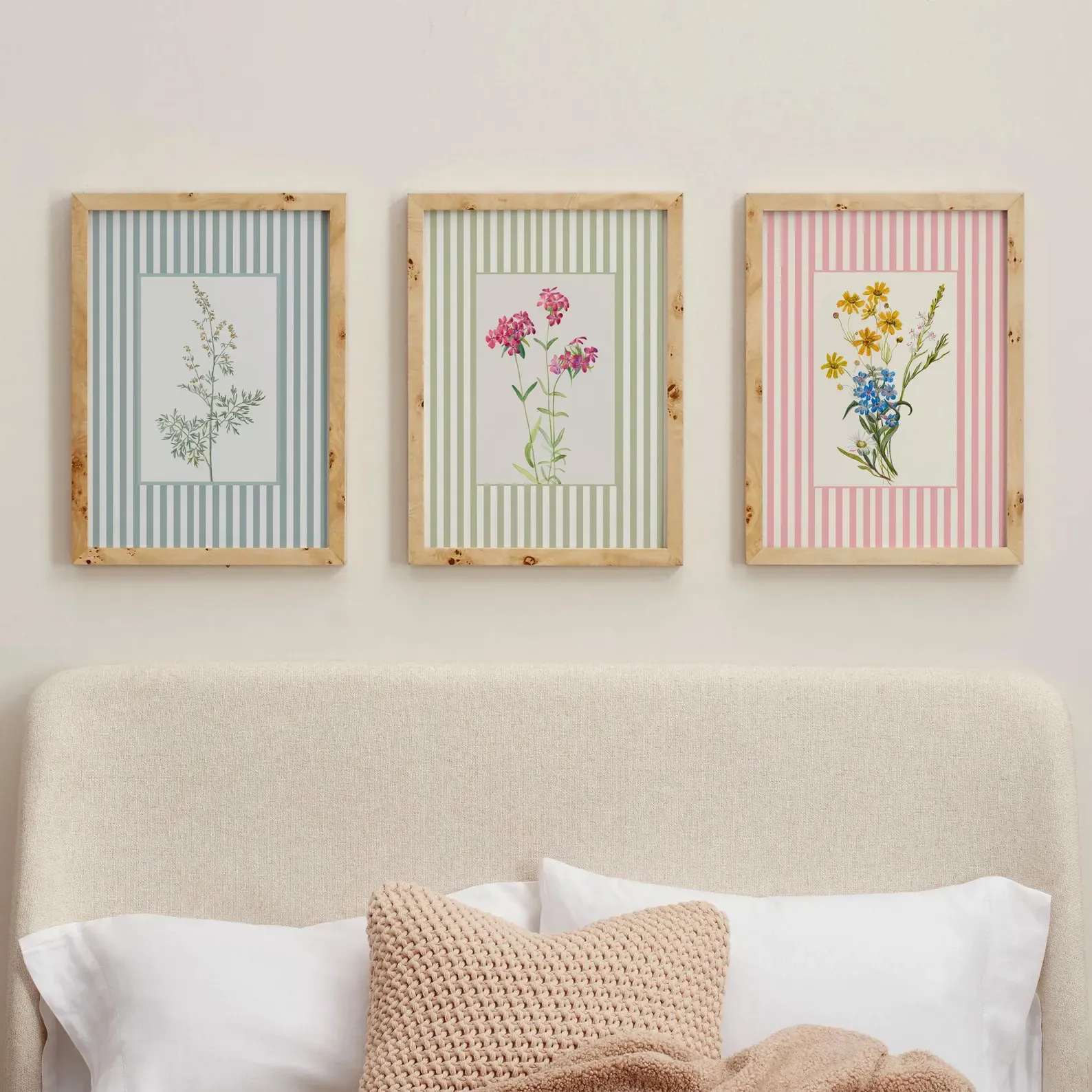Doğal Ahşap Çerçeveli UV Baskı 3'lü Renkli Çizgili Çiçek Desenli Tablo Seti Modern Şık Duvar Dekoru
