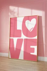 Doğal Ahşap Çerçeveli UV Baskı Pembe Love Yazılı Tablo Seti – Modern & Şık Duvar Dekoru