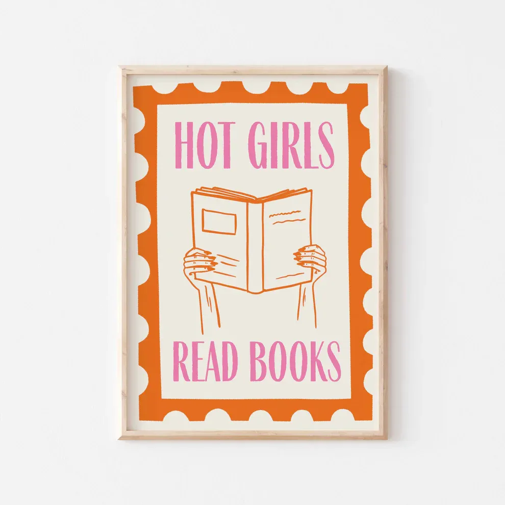 Doğal Ahşap Çerçeveli UV Baskı Hot Girls Read Books Duvar Tablosu – Modern & Şık Duvar Dekoru